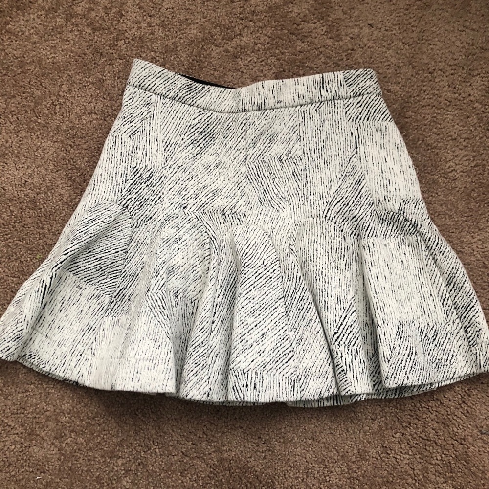 Banana republic flirty fun skirt NWOT - Picture 2 of 8